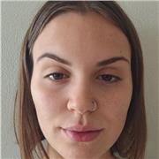 Studentessa universitaria che offre lezioni private